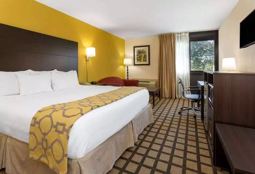 Hotel Baymont By Wyndham Queensbury/lake George