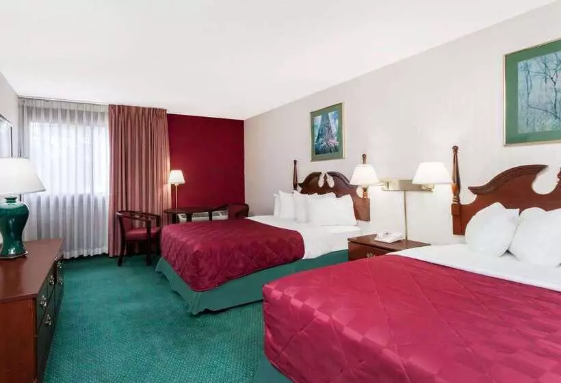 Hotel Baymont By Wyndham Queensbury/lake George