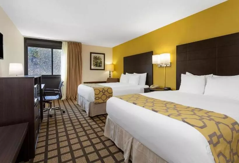 Hotel Baymont By Wyndham Queensbury/lake George