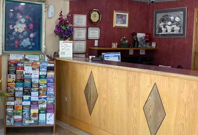 בית מלון כפרי Red Carpet Inn Medford