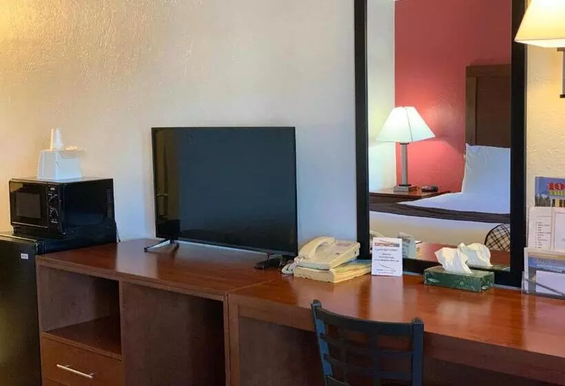 בית מלון כפרי Red Carpet Inn Medford