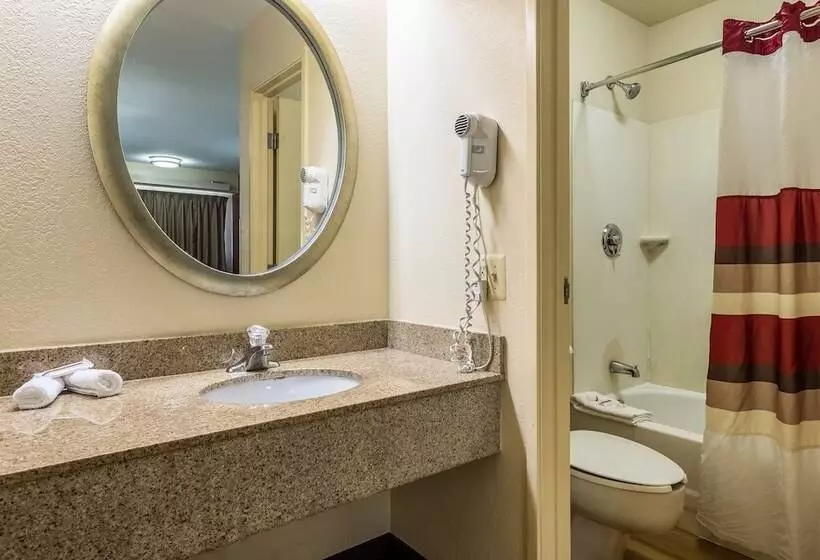 בית מלון כפרי Red Oak Inn Detroit Metro Airport   Belleville