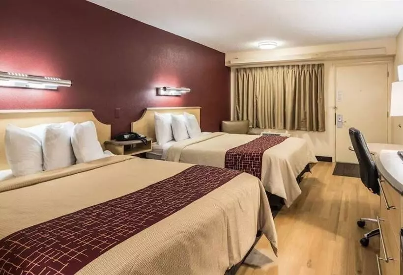 בית מלון כפרי Red Oak Inn Detroit Metro Airport   Belleville