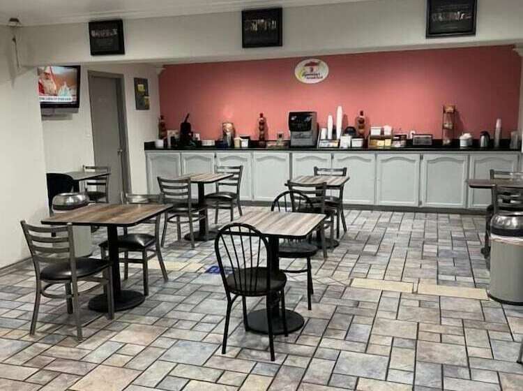 ホテル Super 8 By Wyndham Mcallen Downtown Airport La Plaza Mall