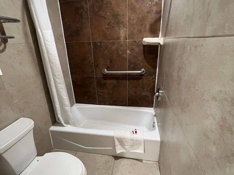 ホテル Super 8 By Wyndham Mcallen Downtown Airport La Plaza Mall