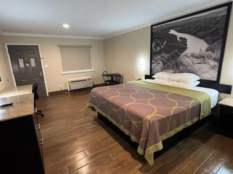 ホテル Super 8 By Wyndham Mcallen Downtown Airport La Plaza Mall