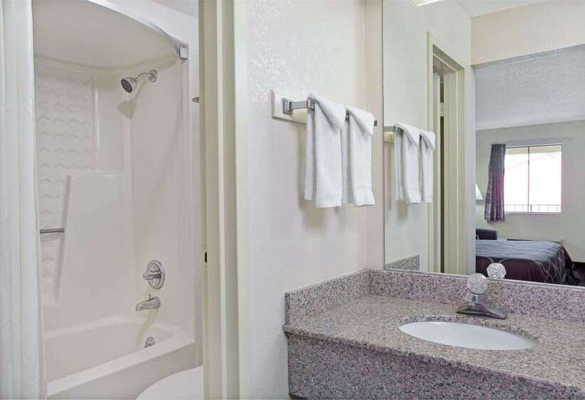 فندق Super 8 By Wyndham Suwanee