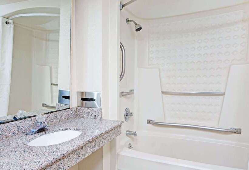 فندق Super 8 By Wyndham Suwanee