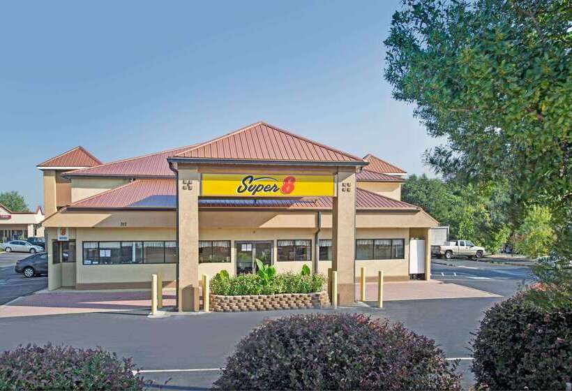 فندق Super 8 By Wyndham Suwanee