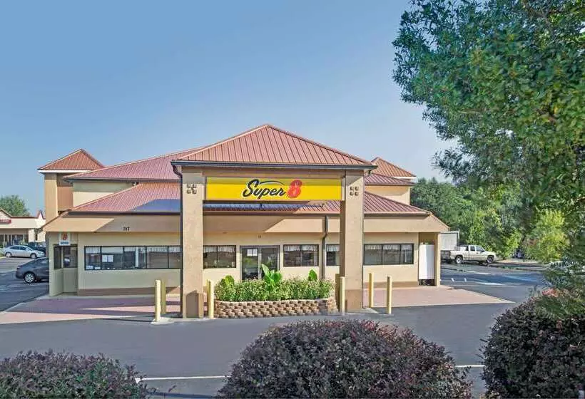 Отель Super 8 By Wyndham Suwanee