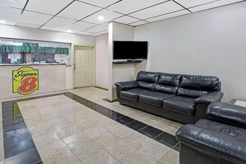 Отель Super 8 By Wyndham Suwanee