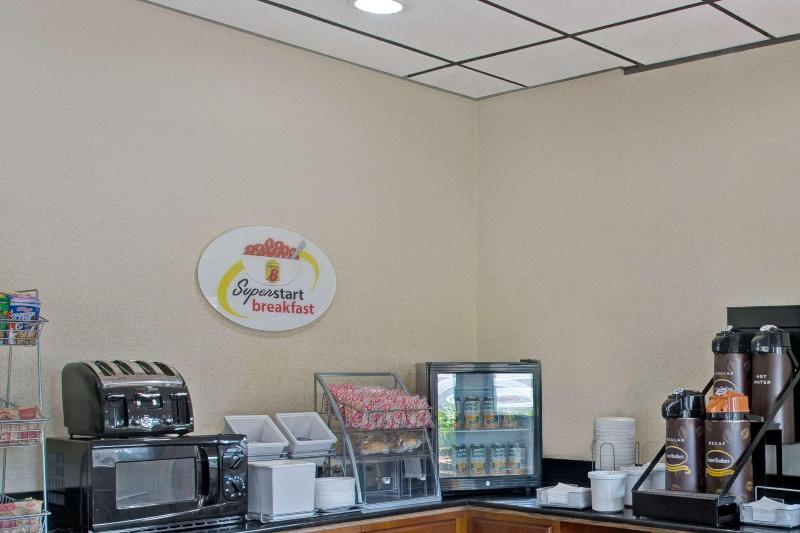 호텔 Super 8 By Wyndham Suwanee