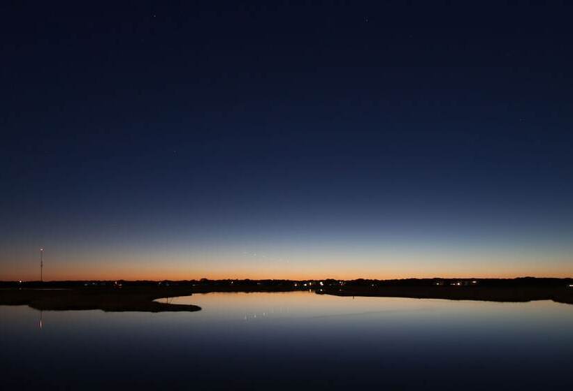 Red Jacket Beach Resort