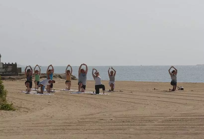 Red Jacket Beach Resort