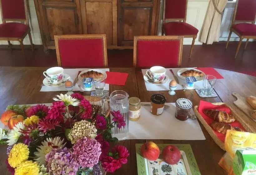 ベッドアンドブレックファースト Chambres D Hôtes & Gîtes Du Château De Grand Rullecourt