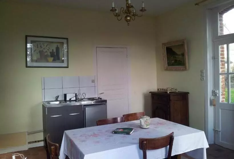 ベッドアンドブレックファースト Chambres D Hôtes & Gîtes Du Château De Grand Rullecourt