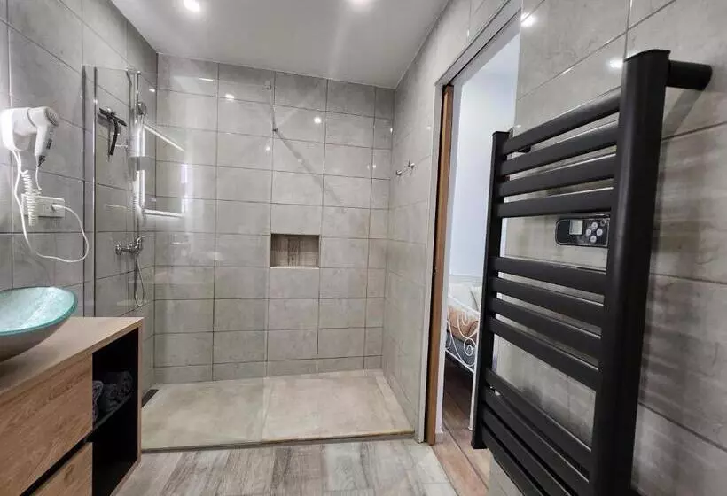 Aamiaismajoitus (B&B) Domaine à L Aise   Piscine Chauffée