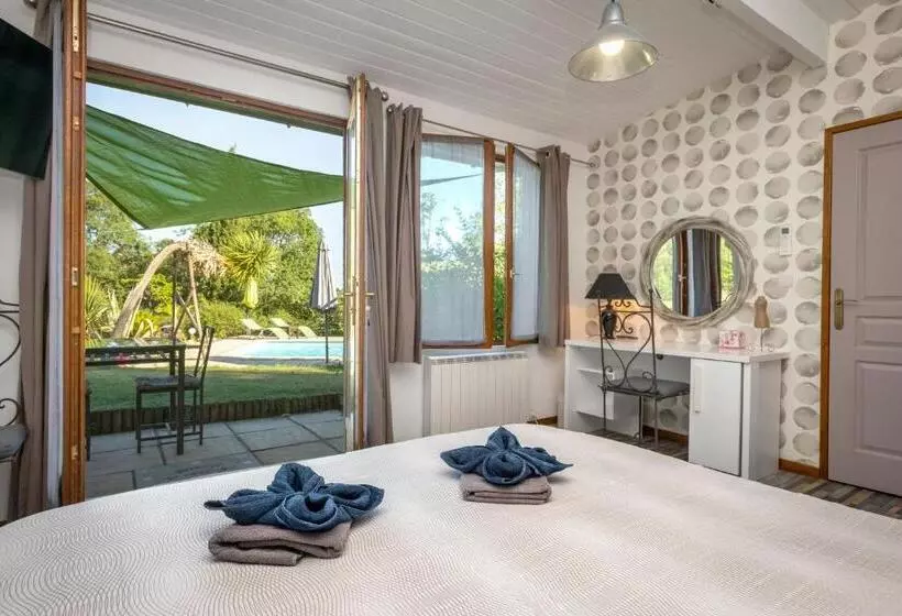 Aamiaismajoitus (B&B) Domaine à L Aise   Piscine Chauffée