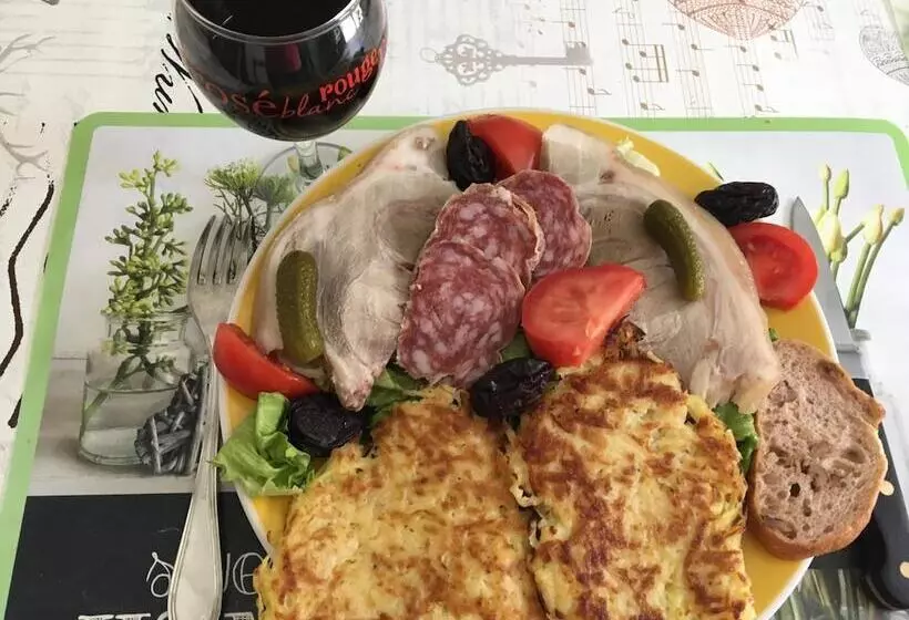 Majatalo L Escale Du Loup Blanc