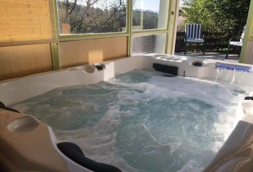 Majatalo L Escale Du Loup Blanc