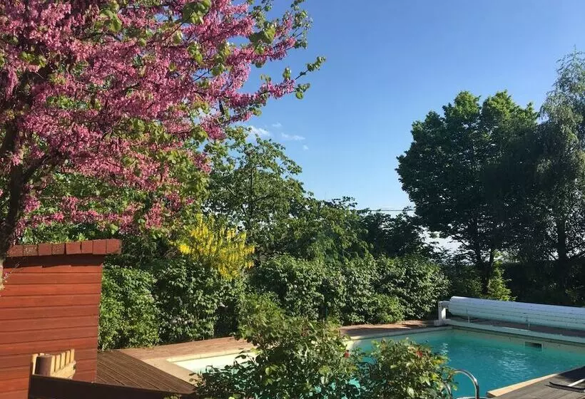 Majatalo L Escale Du Loup Blanc