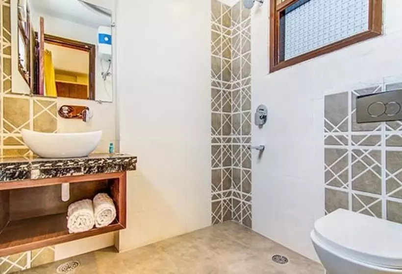 Fabhotel Nayyar Inn