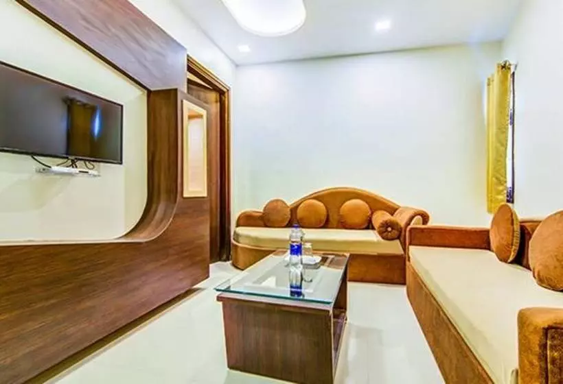 Fabhotel Nayyar Inn