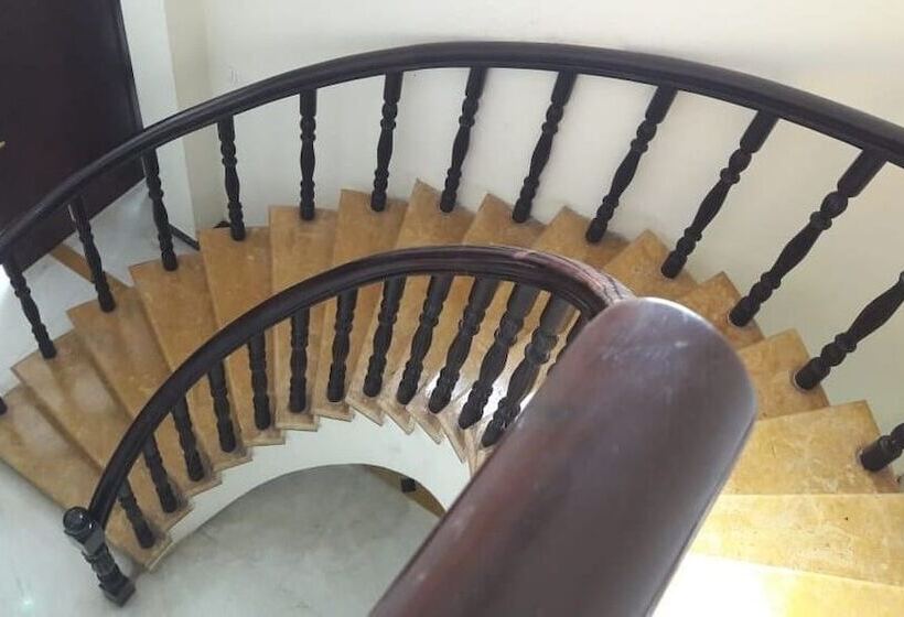 Maxiprime Hotels Panaiyur