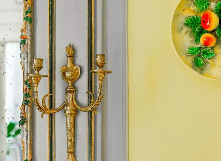 تختخواب و صبحانه La Maison Charmante