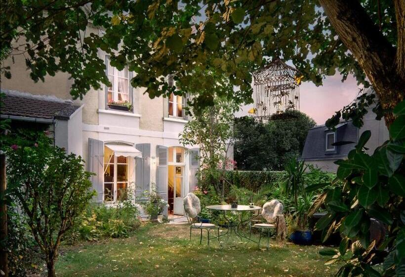 تختخواب و صبحانه La Maison Charmante