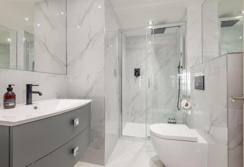 Golfers Dream, 100 Yards To Old Course, Parking