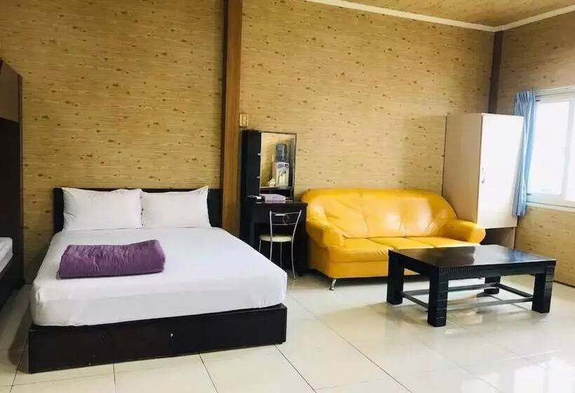 هتل J Lin Hostel