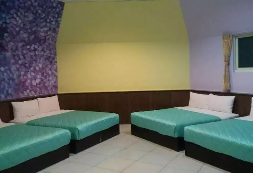هتل J Lin Hostel