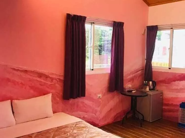 هتل J Lin Hostel