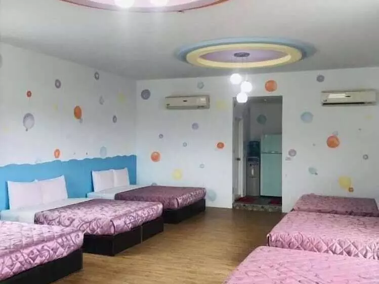 هتل J Lin Hostel