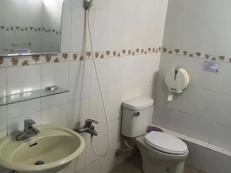 هتل J Lin Hostel