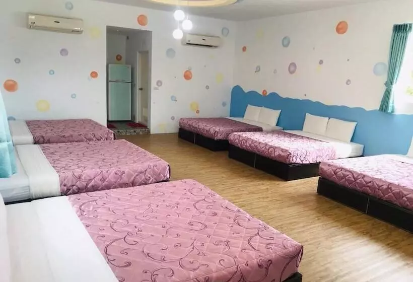 هتل J Lin Hostel