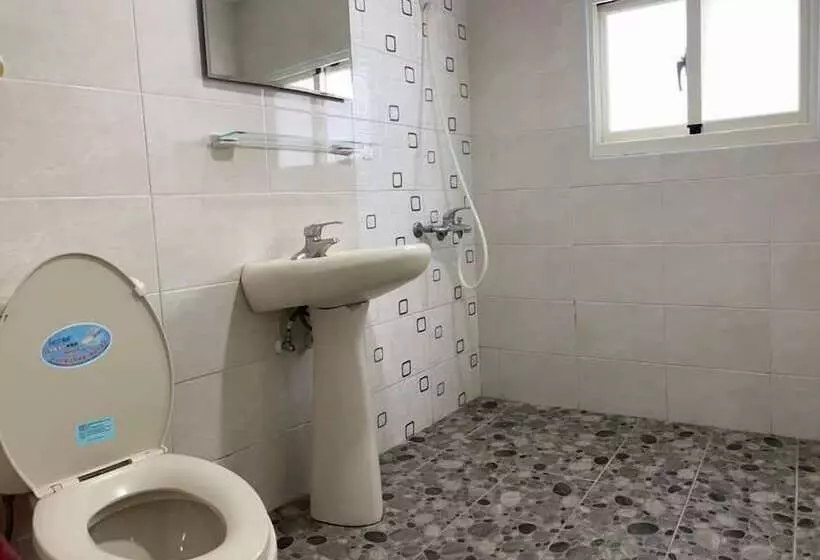 هتل J Lin Hostel