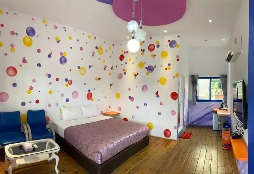 هتل J Lin Hostel
