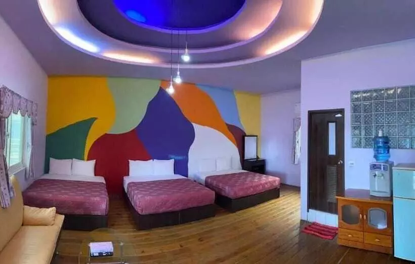 هتل J Lin Hostel