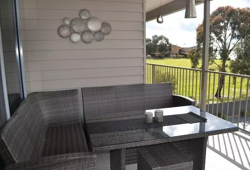Waterview  Stoneleigh At Yarra