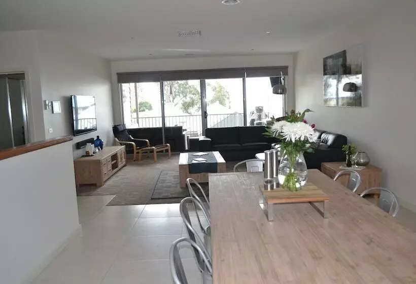 Waterview  Stoneleigh At Yarra