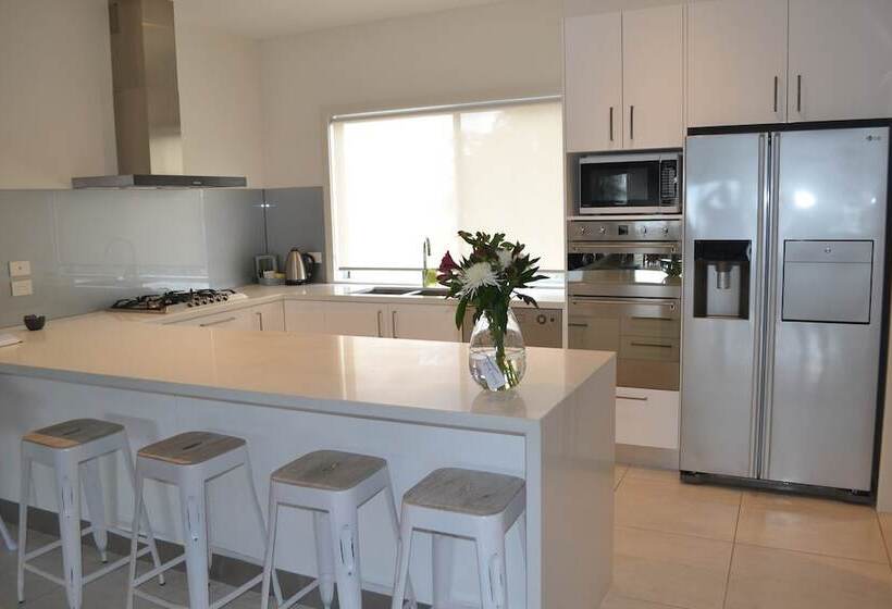 Waterview  Stoneleigh At Yarra