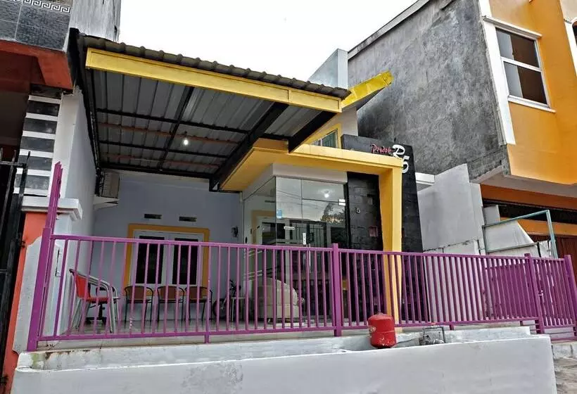 هتل Spot On 2742 R5 Homestay