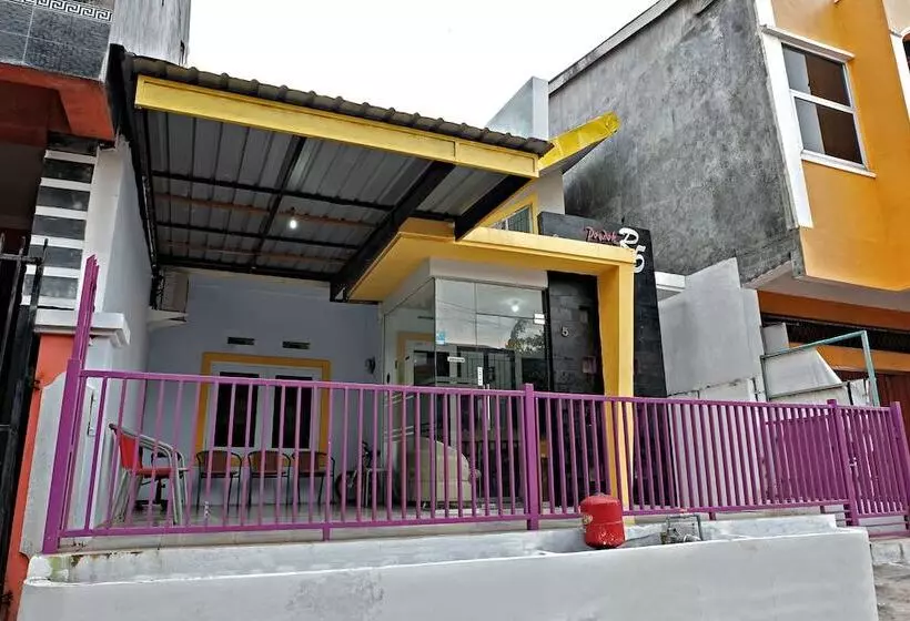 هتل Spot On 2742 R5 Homestay
