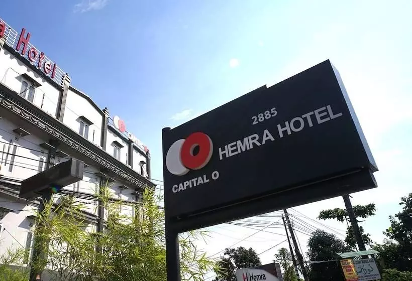 Hotelli Collection O 2885 Hemra