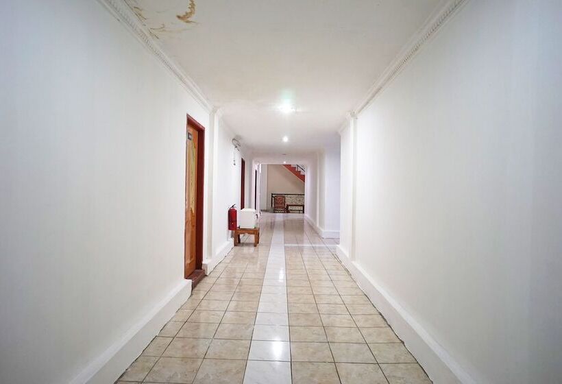 هتل Collection O 2885 Hemra