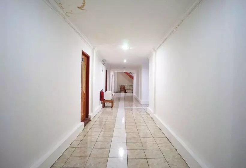 Hotelli Collection O 2885 Hemra