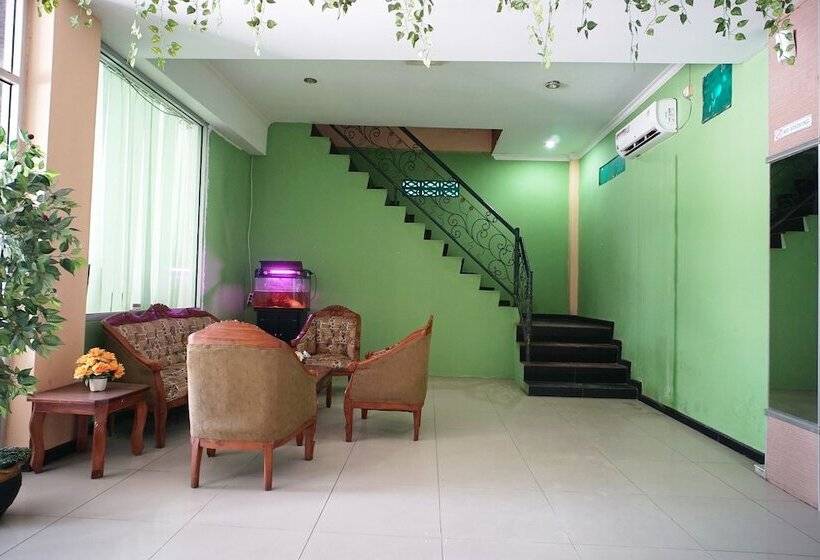 هتل Collection O 2885 Hemra