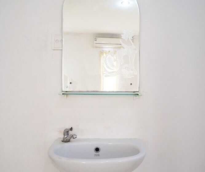 هتل Collection O 2885 Hemra